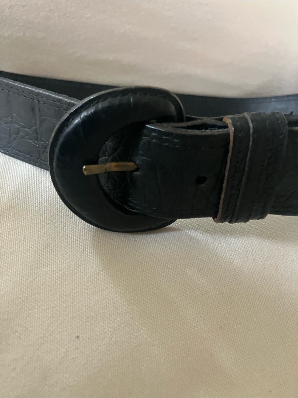 Women’s Black Leather Round-Buckle Belt